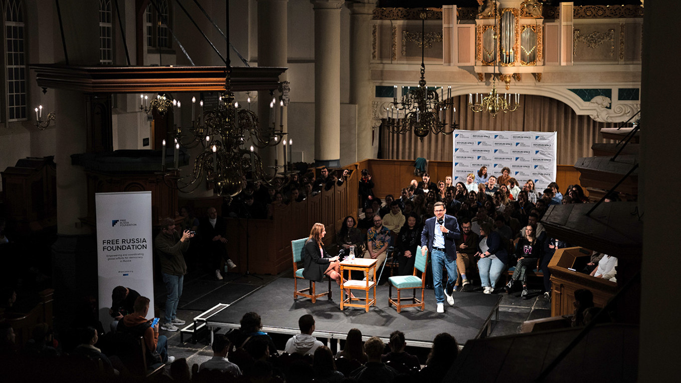 Ilya Yashin giving an address at De Waalse Kerk, Amsterdam. Aleksandr Vasiliukha
