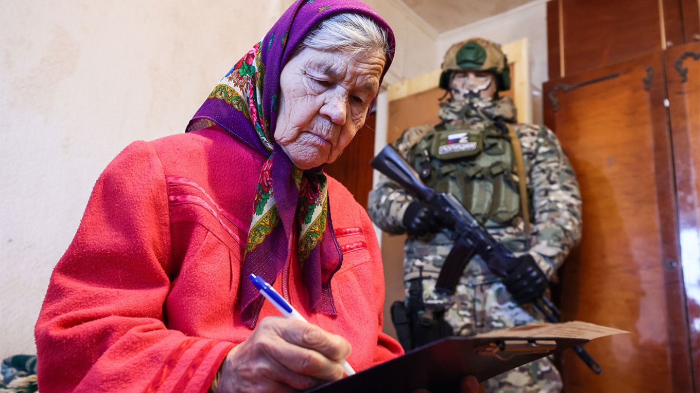 
					Voting in the occupied city of Sievierodonetsk in the Luhansk region.					 					Alexander Reka / TASS				
