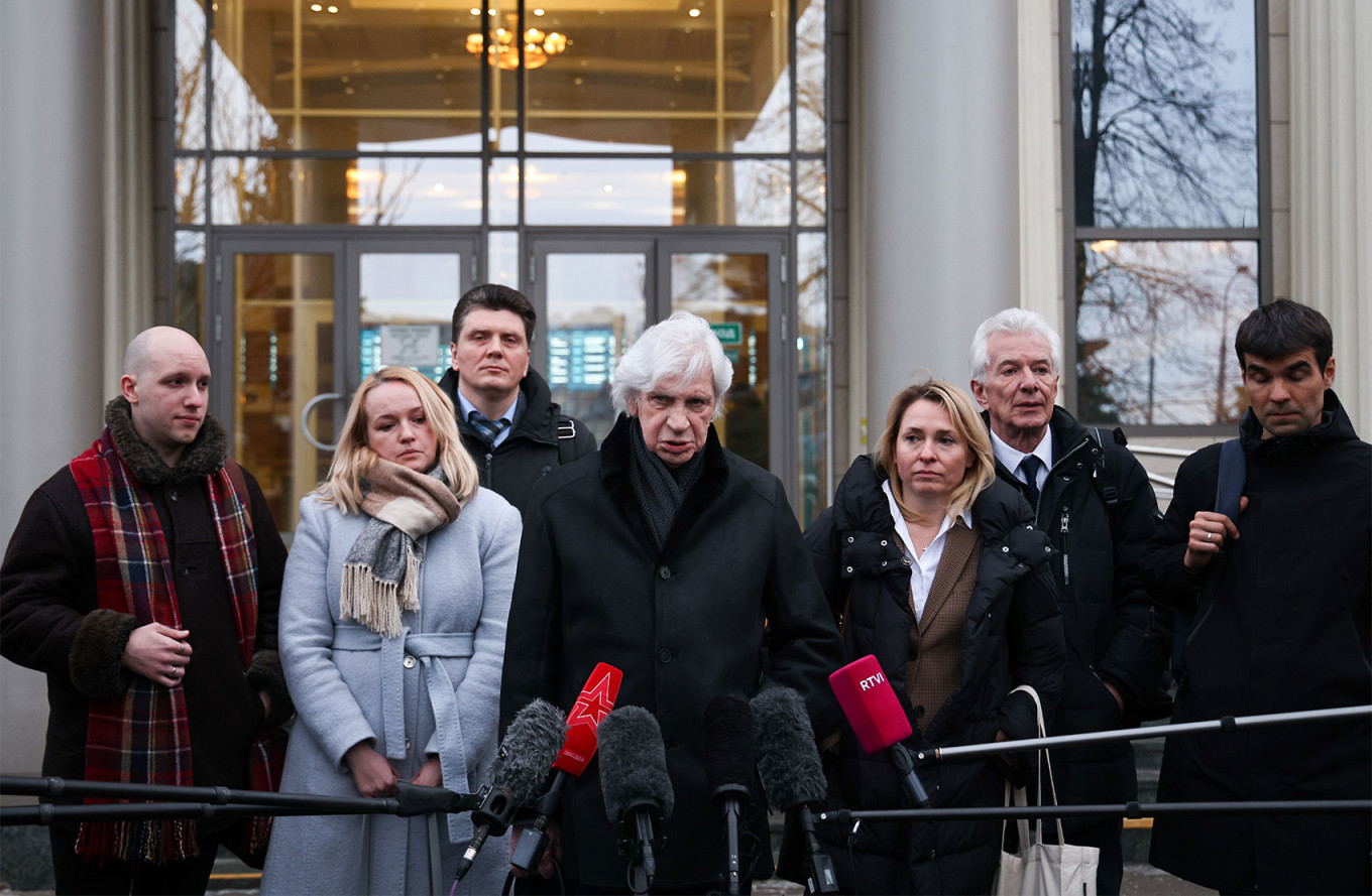 MHG members outside court in Moscow. Mikhail Tereshchenko / TASS
